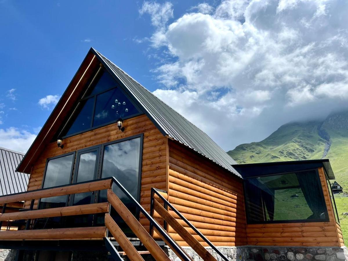 Kazbegi Inn Cottages Esterno foto