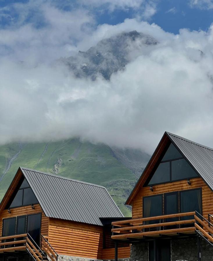Kazbegi Inn Cottages Esterno foto