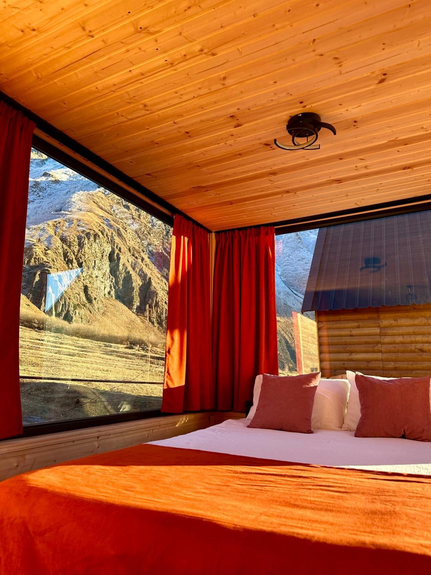 Kazbegi Inn Cottages Esterno foto