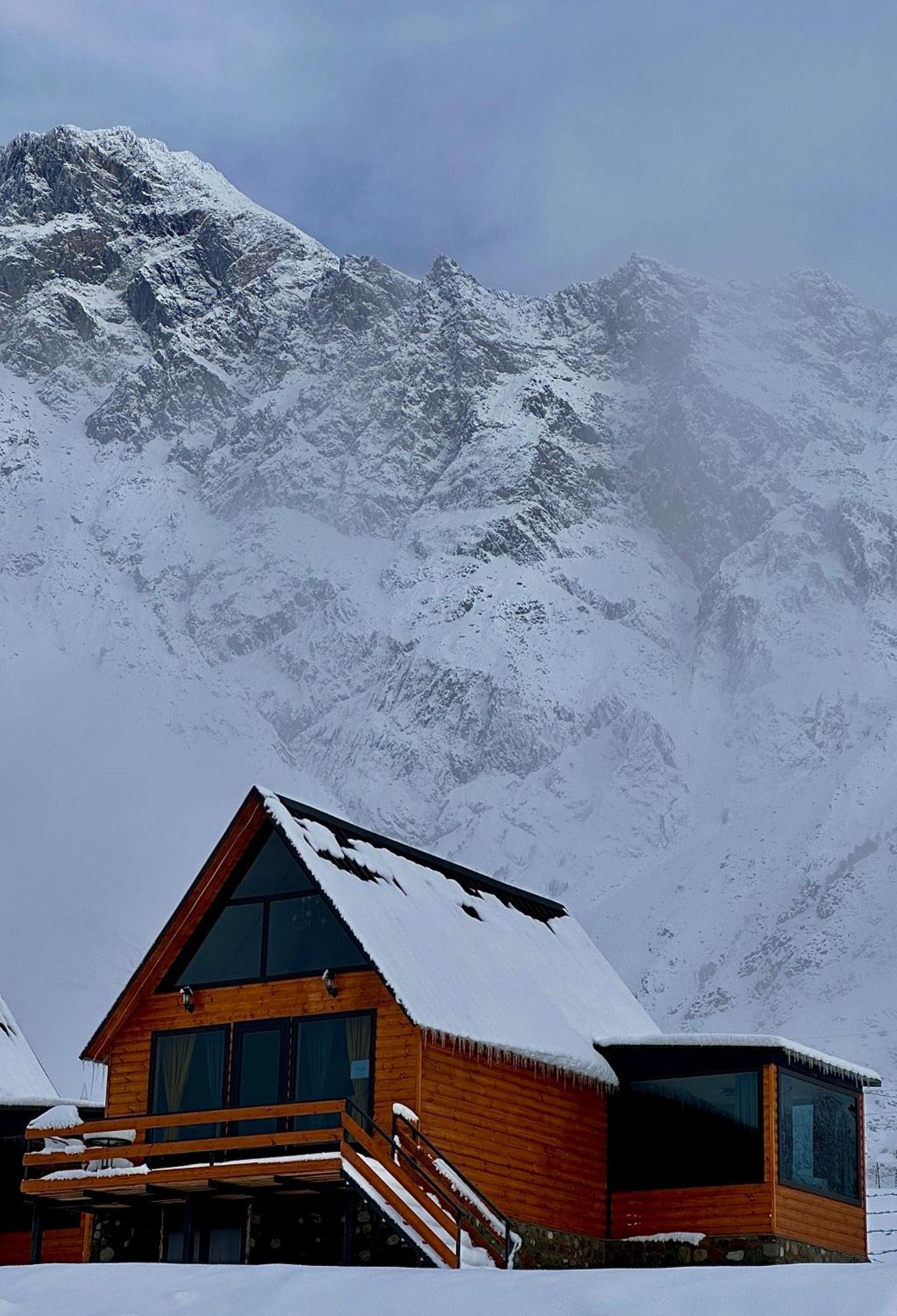 Kazbegi Inn Cottages Esterno foto