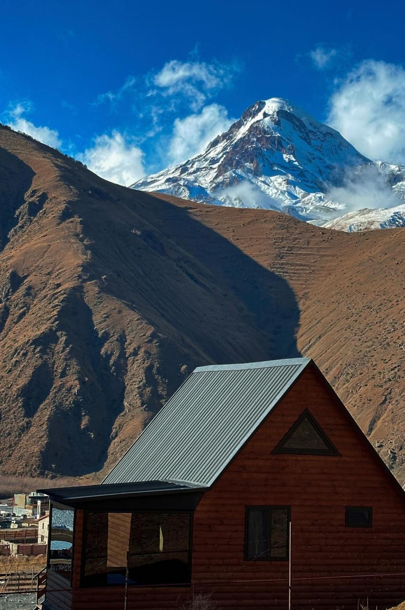 Kazbegi Inn Cottages Esterno foto