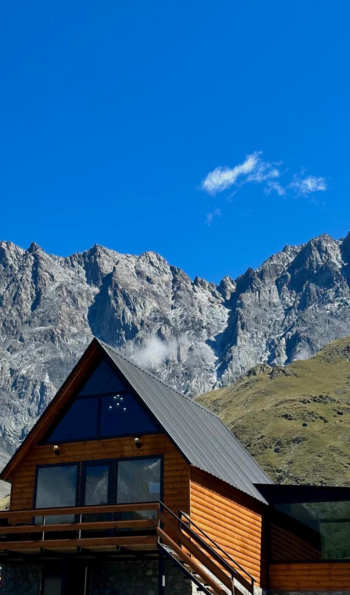 Kazbegi Inn Cottages Esterno foto