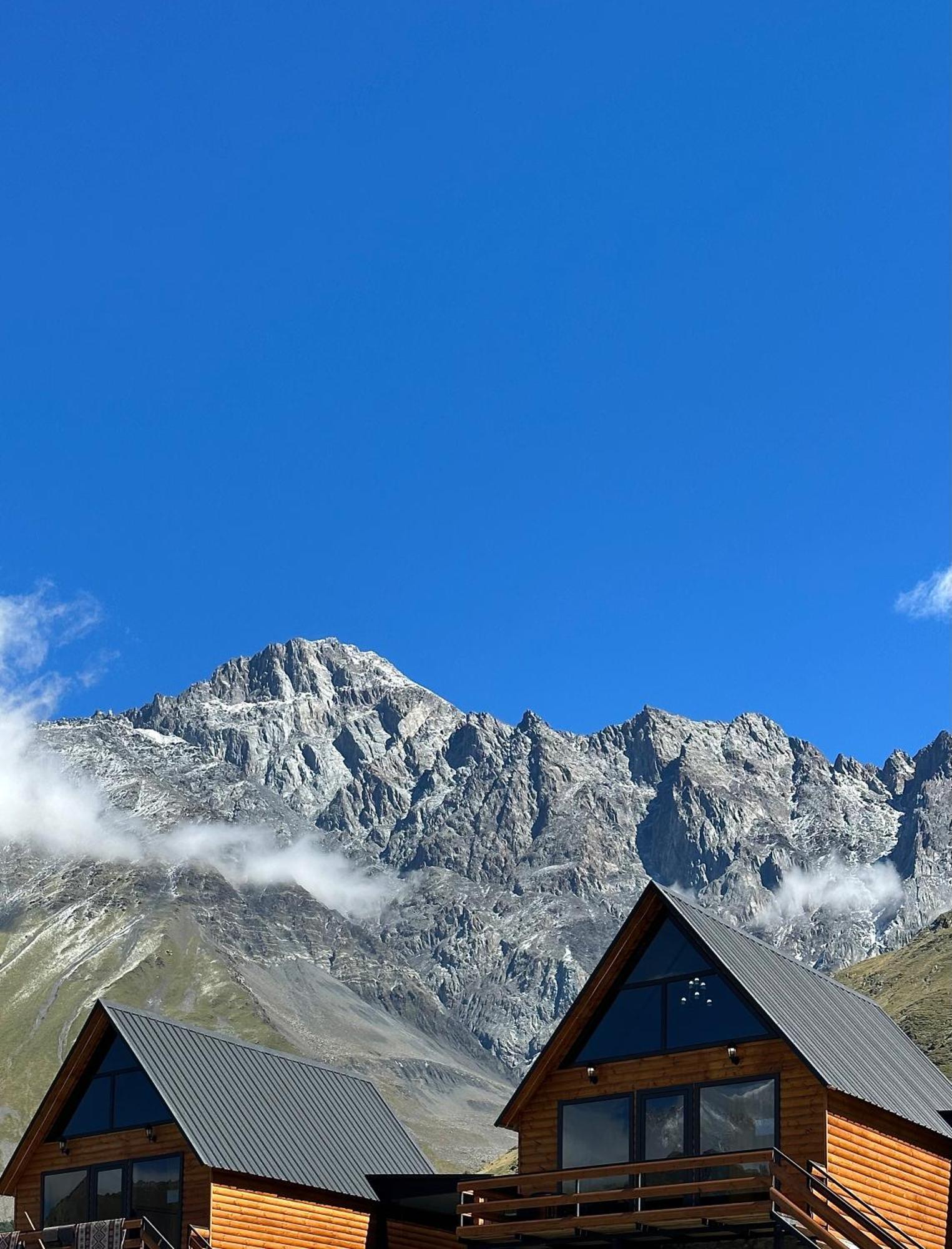 Kazbegi Inn Cottages Esterno foto