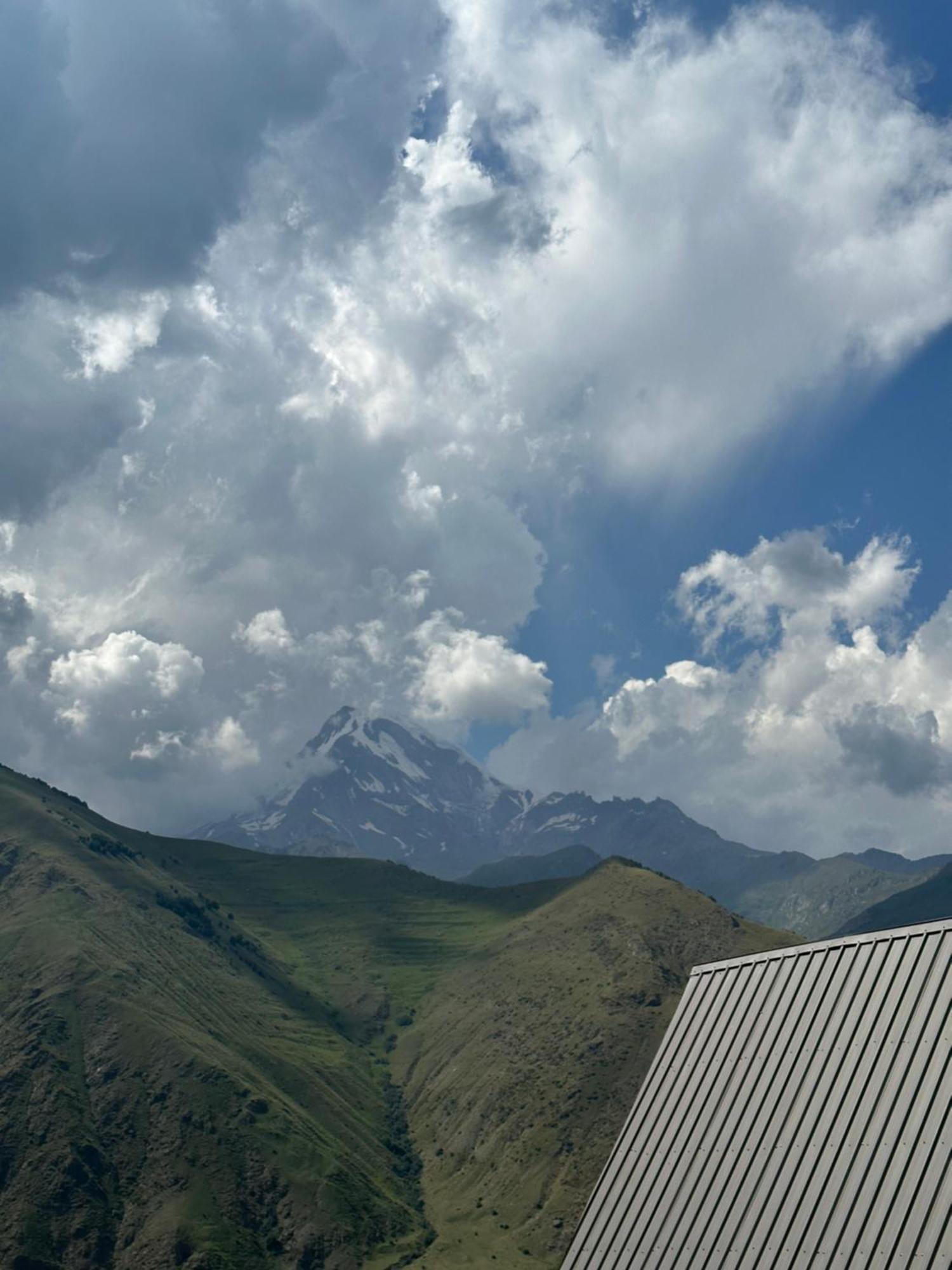 Kazbegi Inn Cottages Esterno foto