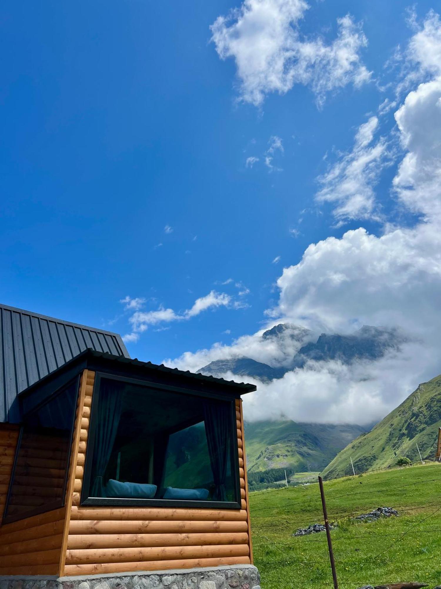 Kazbegi Inn Cottages Esterno foto