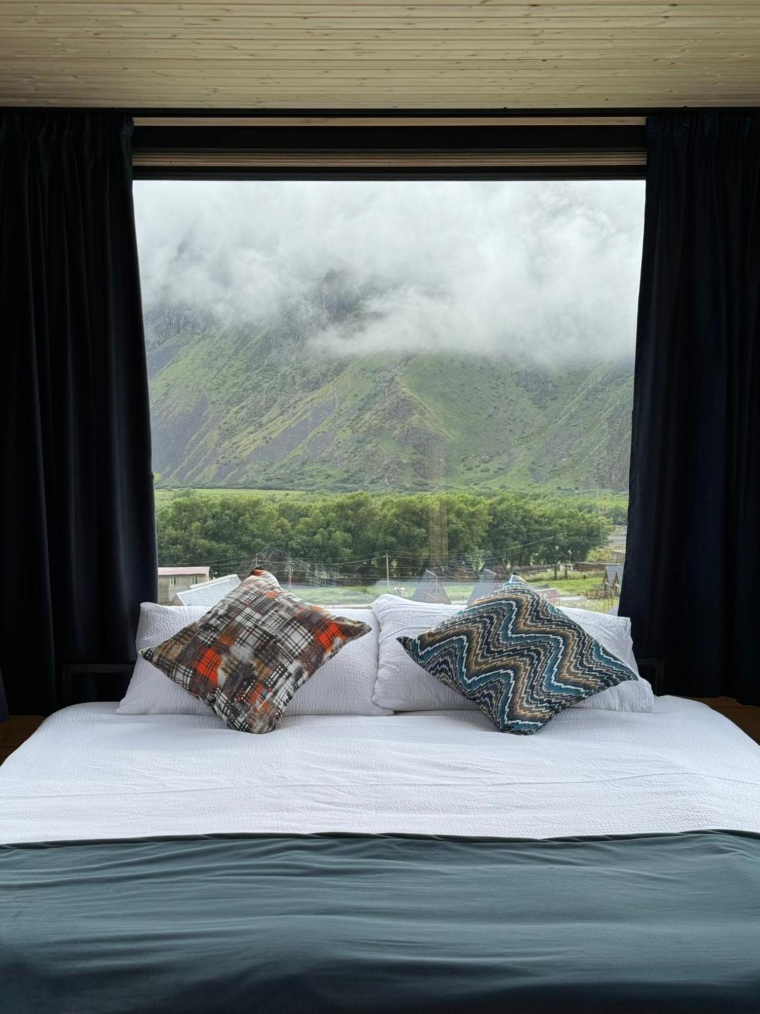 Kazbegi Inn Cottages Esterno foto