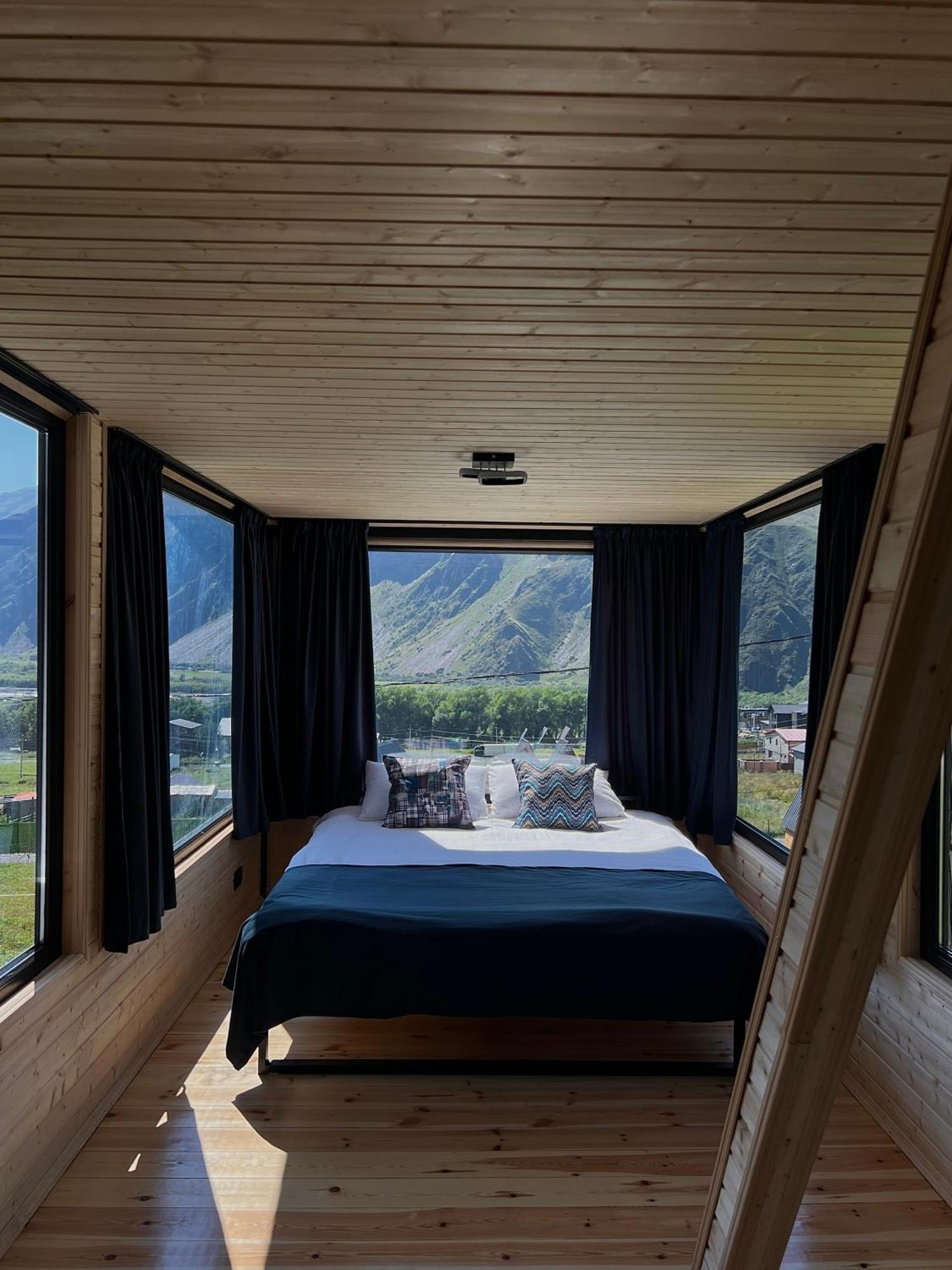 Kazbegi Inn Cottages Esterno foto