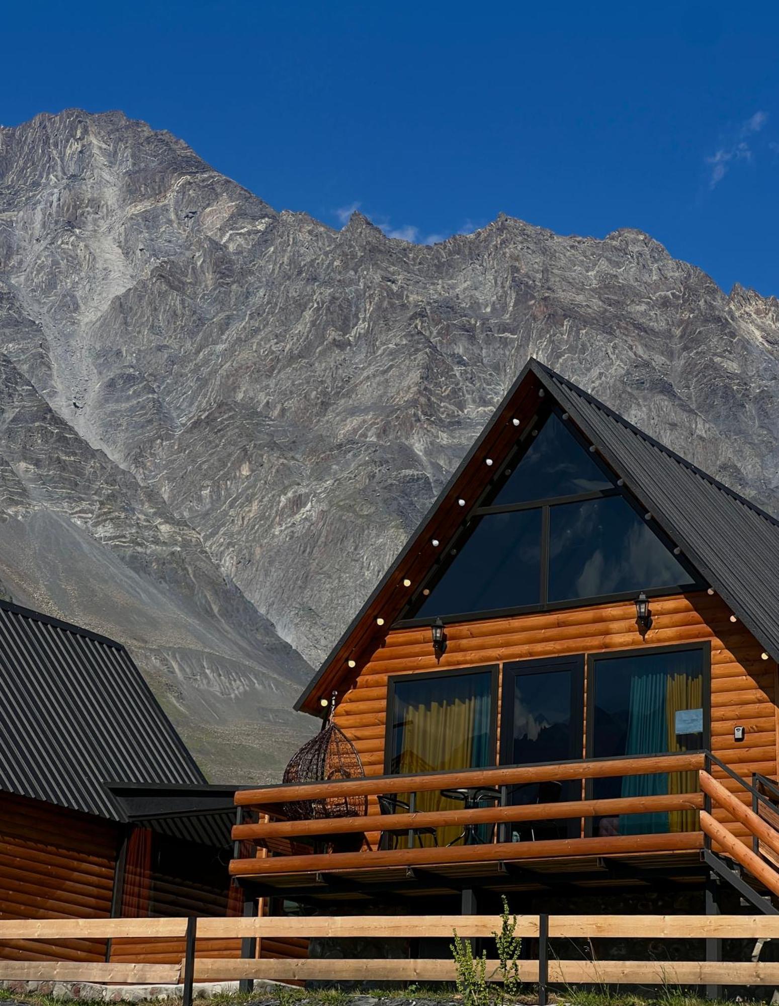 Kazbegi Inn Cottages Esterno foto