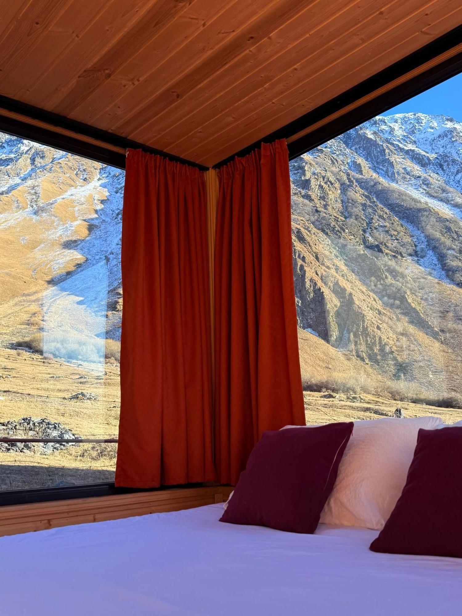 Kazbegi Inn Cottages Esterno foto