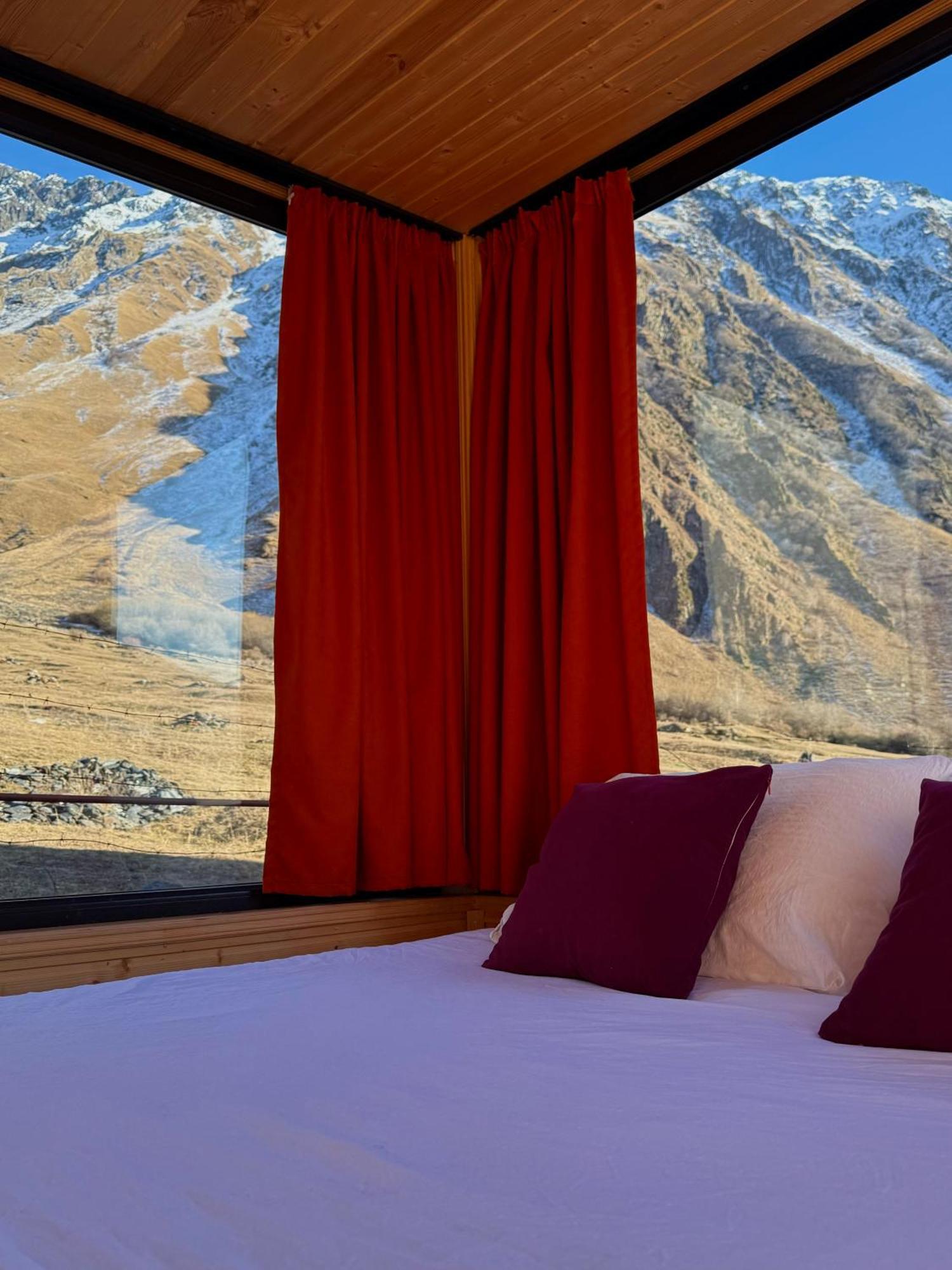 Kazbegi Inn Cottages Esterno foto