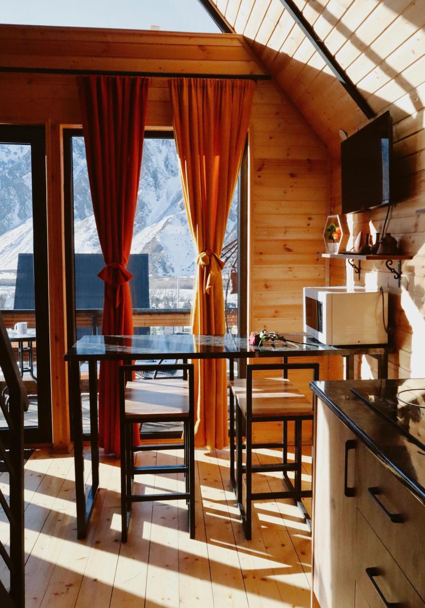 Kazbegi Inn Cottages Esterno foto