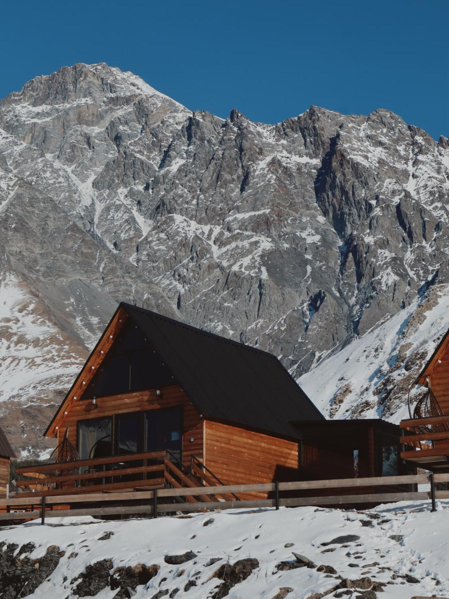 Kazbegi Inn Cottages Esterno foto