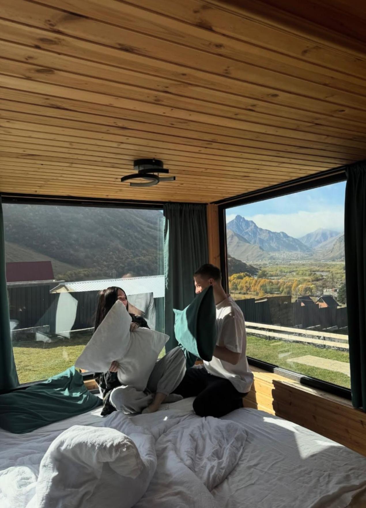 Kazbegi Inn Cottages Esterno foto